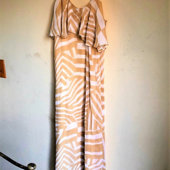 LovPosh ModCloth Beige/Off White Ruffle Top Maxi - Picture 2 of 7